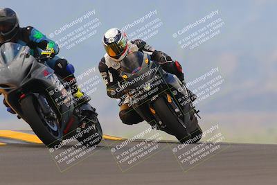 media/Sep-11-2022-SoCal Trackdays (Sun) [[81b7e951af]]/Turn 9 (930am)/